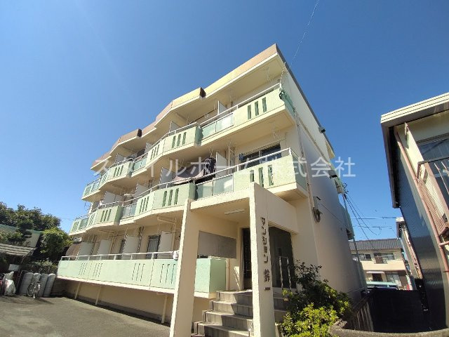 マンション鈴一の外観