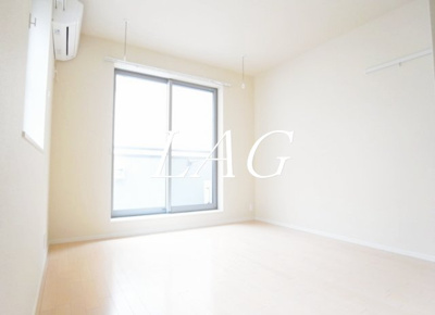 【居間・リビング】 | デルフィーノ | 洋室のお部屋です。