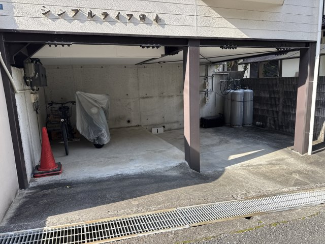 シンプルライフ田寺の駐車場