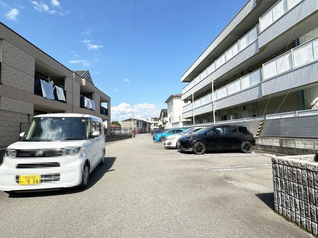 リップル・プレイスの駐車場