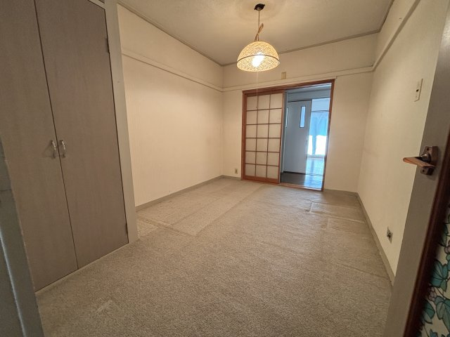 玄関横の洋室です
