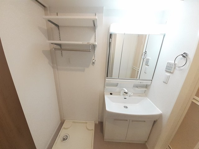 ラ・リーバンベルＢの独立洗面台|洗面所