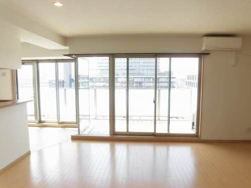 プレミア ステーション 西口