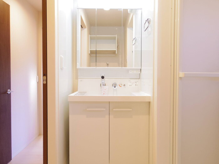 フィオーレ 弐番館の独立洗面台|洗面所