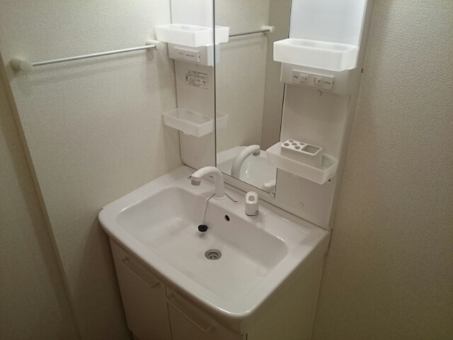 レイクフィールド土浦　Ⅰ番館の独立洗面台|洗面所