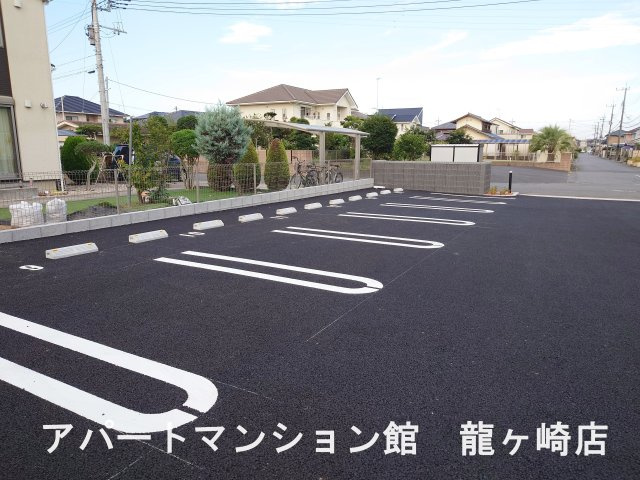 ヒカルサ土浦滝田の駐車場
