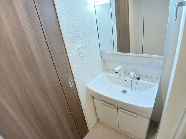 スロノスの独立洗面台|洗面所