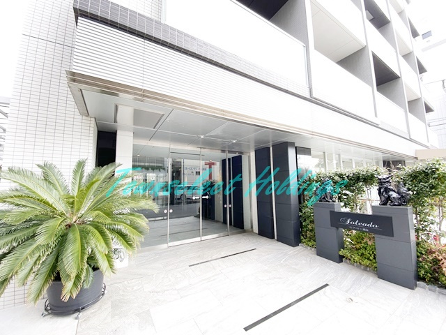 藤沢市湘南台１丁目の賃貸マンションのエントランス