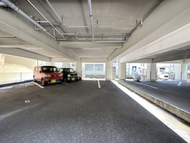 PERLA南川添Ⅱの駐車場