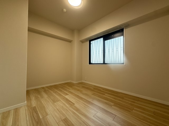 【洋室】 | クレストはら南☆仲介手数料無料☆ | 各居室に窓があり、通風・採光ともに良好です。プライベートな時間もゆったりと快適に過ごせる設計になっています。
