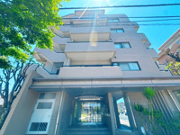 【外観】 | クレストはら南☆仲介手数料無料☆ | 【サニーが目の前！利便性抜群の住環境】24時間営業のスーパーやドラッグストア、郵便局などが徒歩5分圏内に揃う便利なロケーション。地下鉄「次郎丸」駅も徒歩6分と近く、通勤・通学にも快適な立地です。