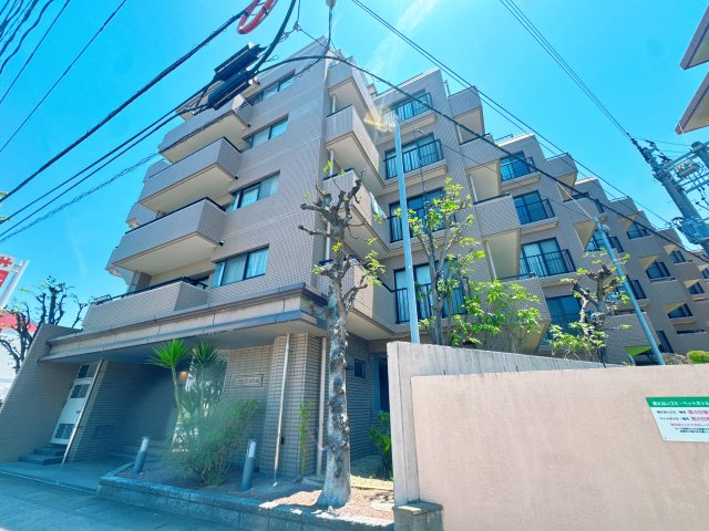 【外観】 | クレストはら南☆仲介手数料無料☆ | 利便性と落ち着きが共存する街】次郎丸駅より徒歩6分。周辺にはお買い物施設だけでなく、保育園や小中学校も徒歩圏内に揃う安心の教育環境です。お買い物も移動も一歩先行く、暮らしやすい住環境が魅力。