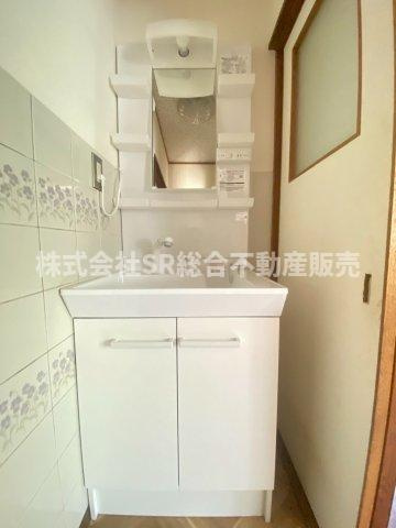 弥生町中古戸建の独立洗面台|毎日の身だしなみを整える独立洗面台