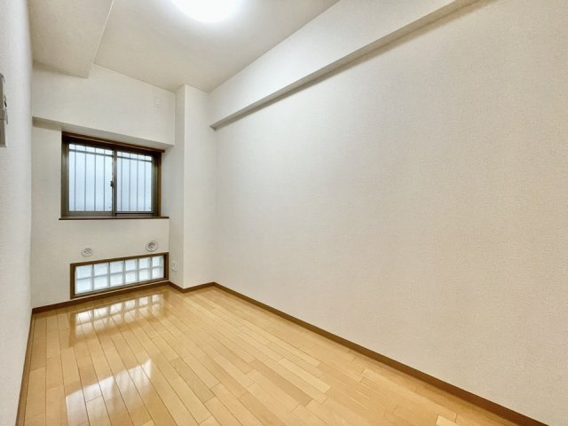 ディークレスト太子堂駅前Eastの洋室