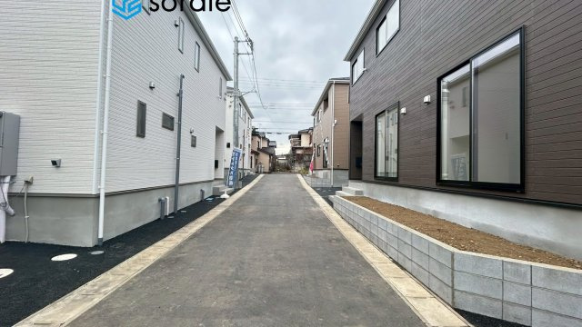 飯能市双柳第37全14棟　新築戸建　クレイドルガーデンの前面道路含む現地写真|2/17　撮影