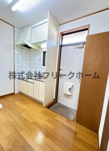 武蔵野市境南町１丁目のアパートの居間・リビング