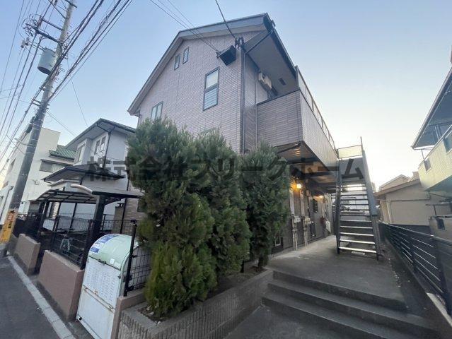 武蔵野市境南町１丁目のアパートのエントランス