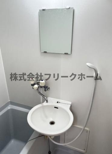 武蔵野市境南町１丁目のアパートの洗面所