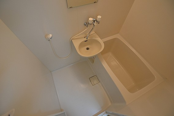 ディーシモンズ神戸の浴室