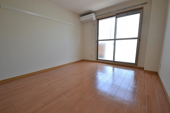 ディーシモンズ神戸の洋室