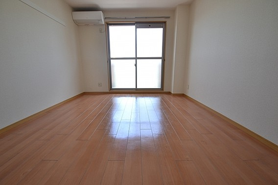 ディーシモンズ神戸の洋室