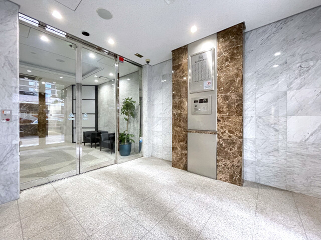 リーガル神戸三宮フラワーロードのエントランス