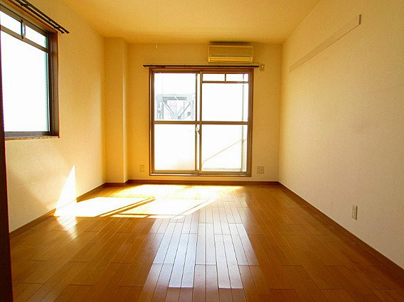 ヴィラ神戸3の洋室