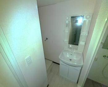 ロイヤル花隈の独立洗面台