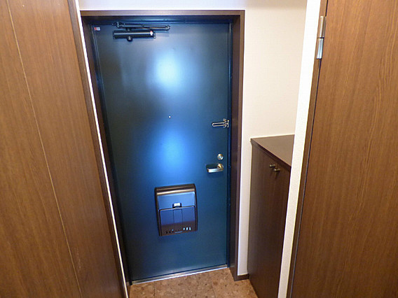 リーガル新神戸の玄関