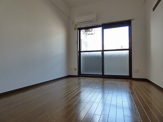 リーガル新神戸の居間・リビング