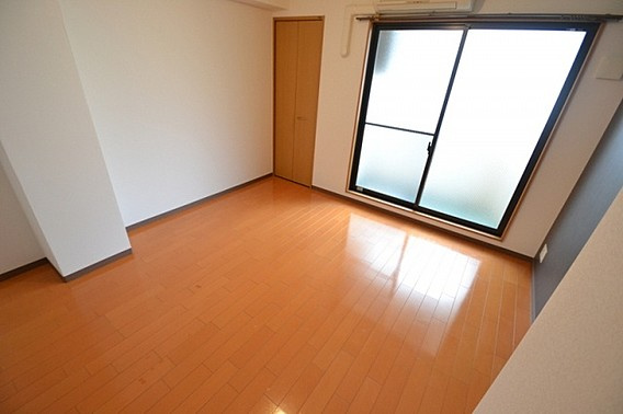 サントル花隈の洋室