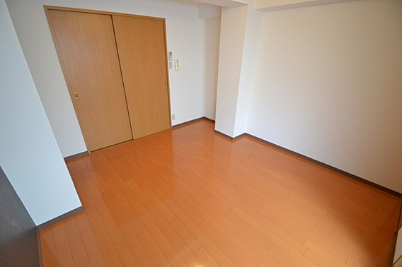 サントル花隈の洋室