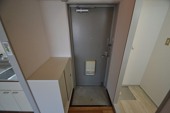 スカイハイツ五和の玄関