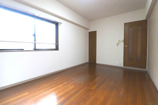 サンビルダー王子公園の居間・リビング