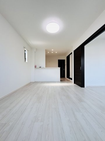 プレシャス小松Ⅱの居間・リビング