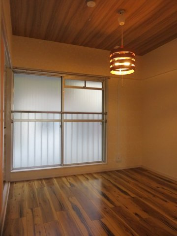 グリーンヒル山本通の居間・リビング