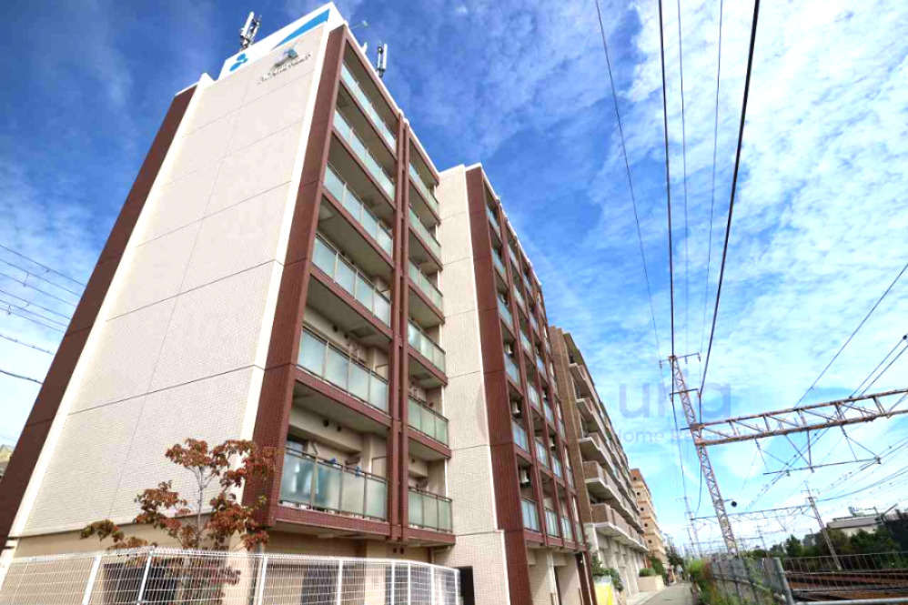 アルファレガロ甲南山手の外観