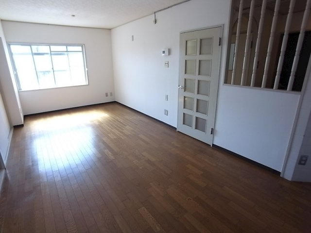 セントラルハイツ本山の居間・リビング