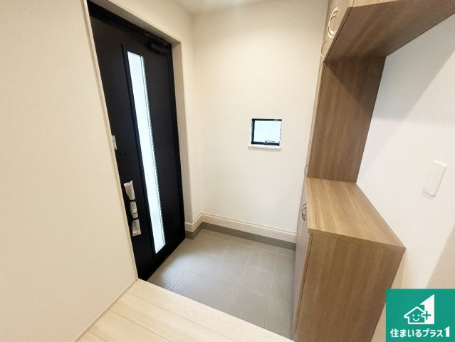 神戸市北区道場町道場　新築一戸建ての玄関|シューズボックスにはたくさんの靴が収納できるので玄関周りはいつもスッキリ！ご家族が増えても安心！