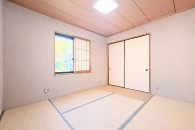 【和室】 | ◆町田市南大谷中古住宅◆ | ◆柔らかい陽光が差し込む明るいお部屋を演出する設計。彩光の取れる窓が気持ちの良いお部屋を創り上げます。