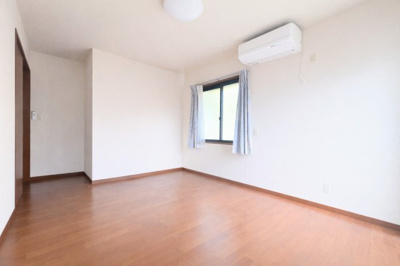 【洋室】 | ◆町田市南大谷中古住宅◆ | ◆気持ちの良い風が室内へ入り込む居室。家具を配置しても広々ご利用いただけます！！