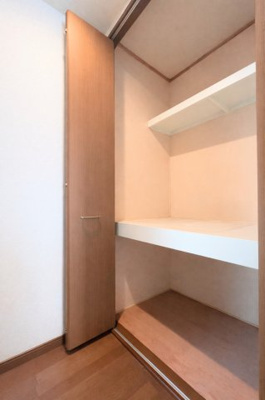 【収納】 | ◆町田市南大谷中古住宅◆ | ◆暮らし心地を大きく左右する収納を、適材適所に配置し使い勝手を考慮しました。空間を余すところなく有効利用した収納は生活空間をより上質なものにしてくれるでしょう。