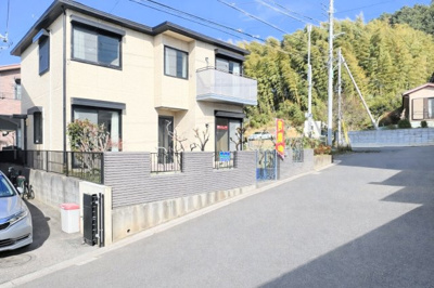 【前面道路含む現地写真】 | ◆町田市南大谷中古住宅◆ | ◆前面道路も幅員があり車の運転も安心！前面道路は閑静な住宅地。車通りの少ない道路です。お子様にも安心です。

