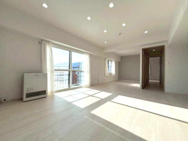 サンピア中島公園西棟の居間・リビング