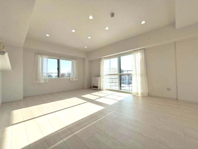 サンピア中島公園西棟の居間・リビング