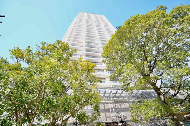 ローレルコート新宿タワーの外観