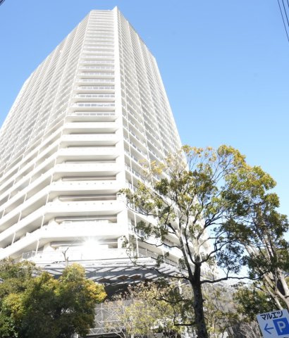 ローレルコート新宿タワーの外観