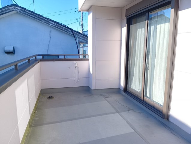 売中古戸建　富士市伝法のバルコニー|家族・友人とバーベキューが楽しめます。夏にはプールもおすすめです。