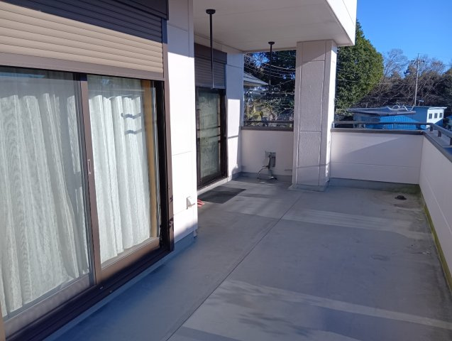 売中古戸建　富士市伝法のバルコニー|南西向きのバルコニーがあります。広々しており陽当たり良好です。