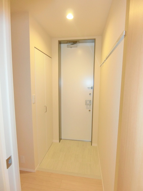 ＴＳメゾンの玄関|★白を基調としたシックな玄関です♪